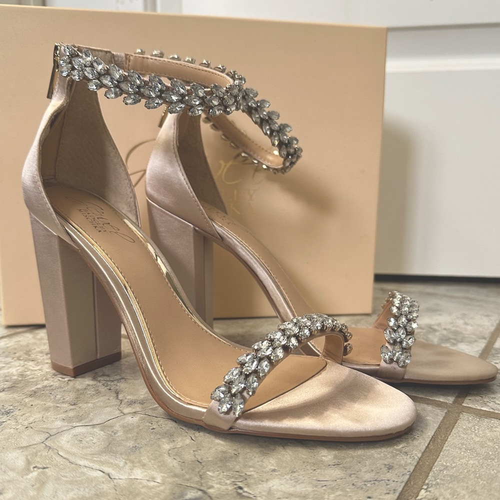Badgley Mischka jewel wedding shoes Size 9